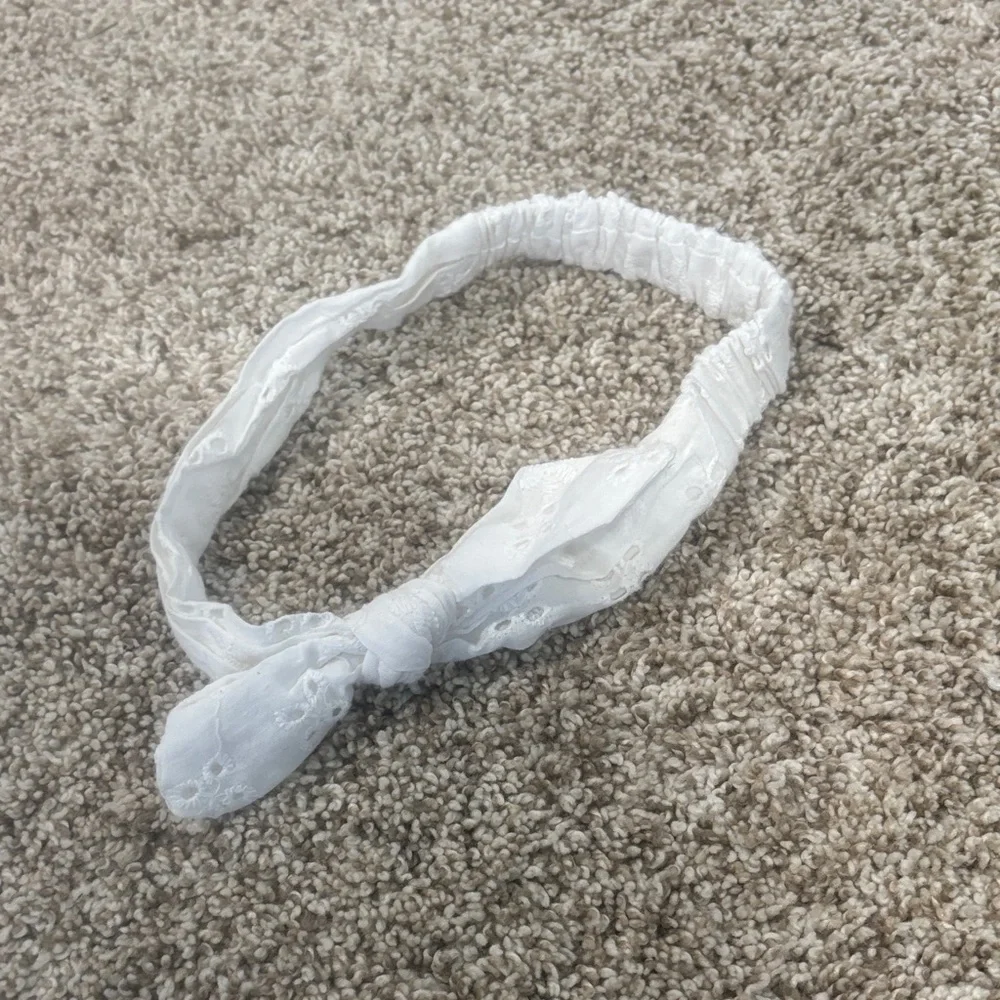 🟢10/$10 - Elegant White Lace Headband
